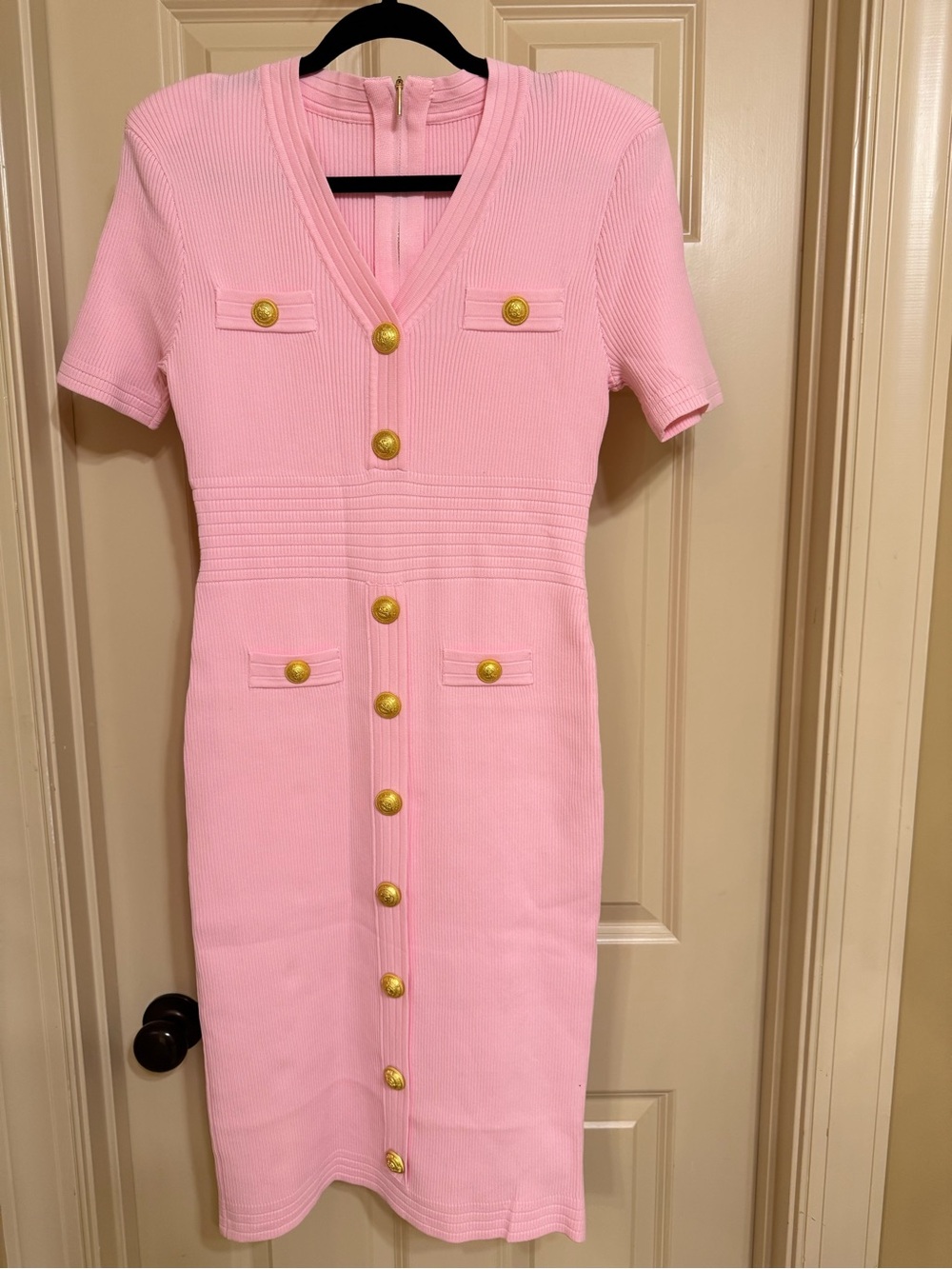 Pink Short-Sleeve Ribbed Midi Dress with Gold Buttons